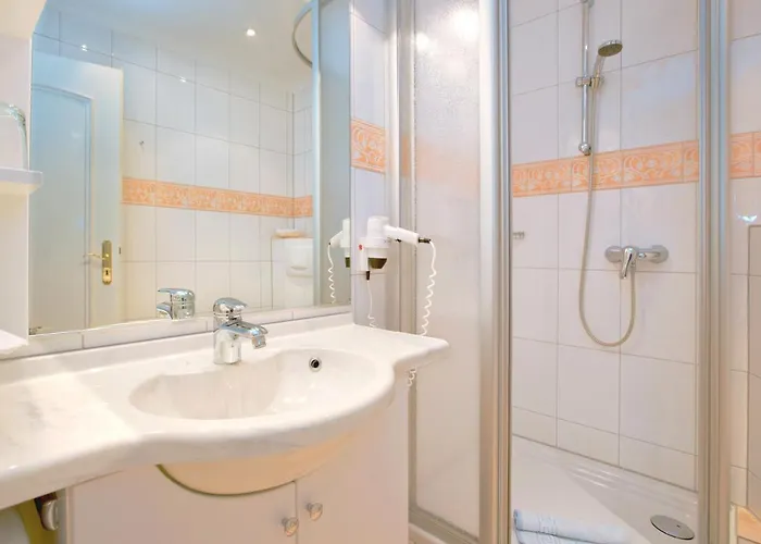 Garni Fürst Von Waldeck